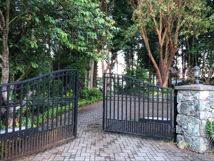 Saanichton Waterfront 2Br Suite With Superb Views Exterior foto